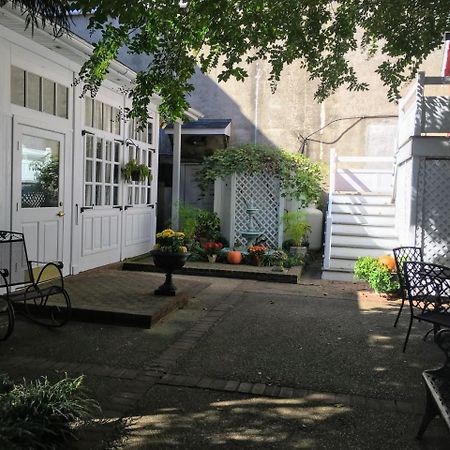 Hôtel Lodging At The Imperial à Chestertown Extérieur photo