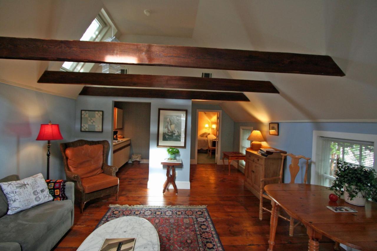 Hôtel Lodging At The Imperial à Chestertown Extérieur photo