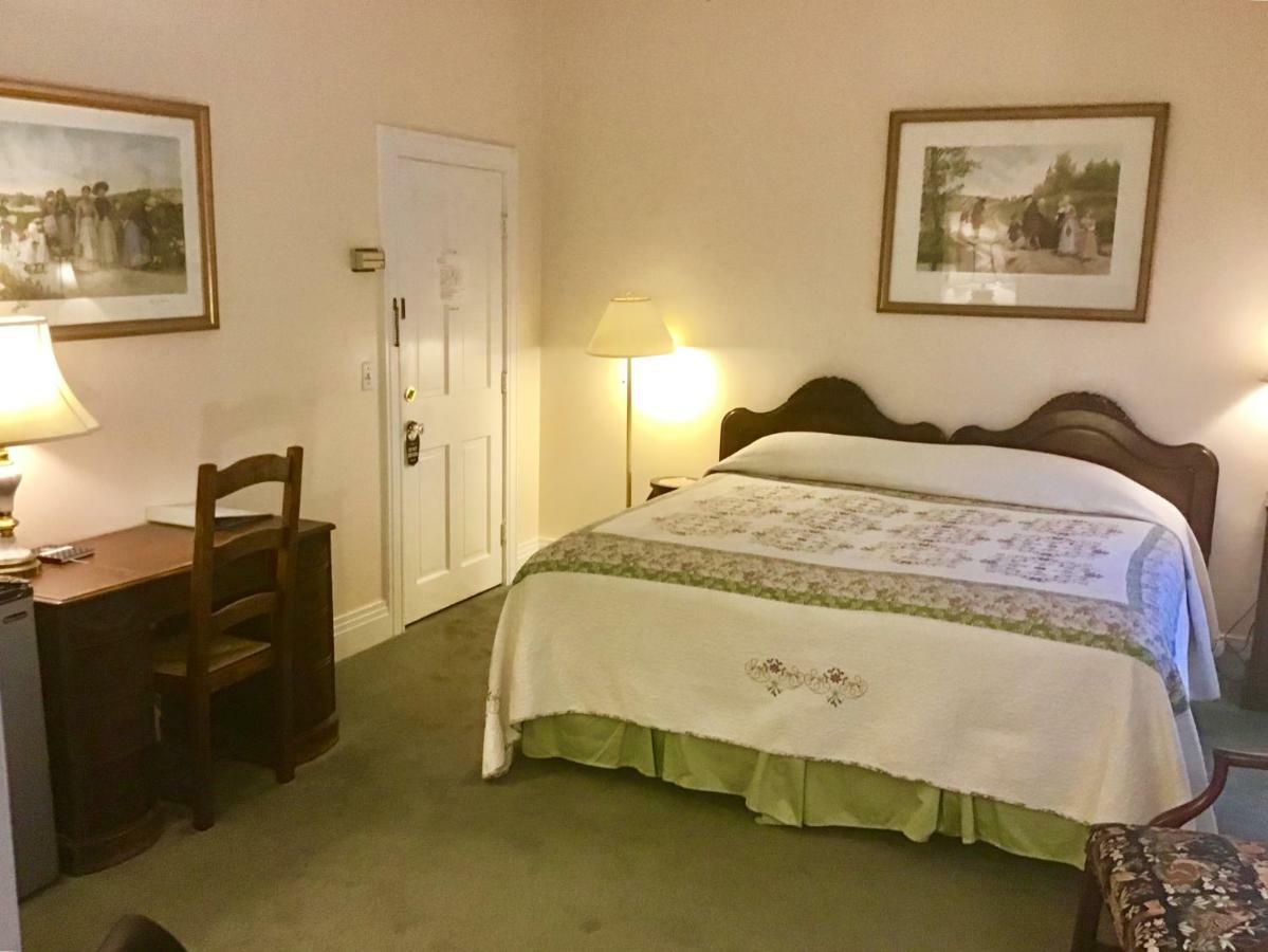 Hôtel Lodging At The Imperial à Chestertown Extérieur photo